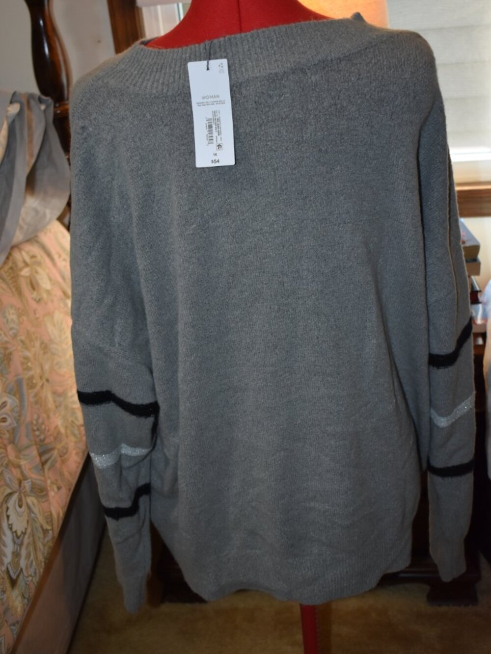 sweater - Picture 4 of 5